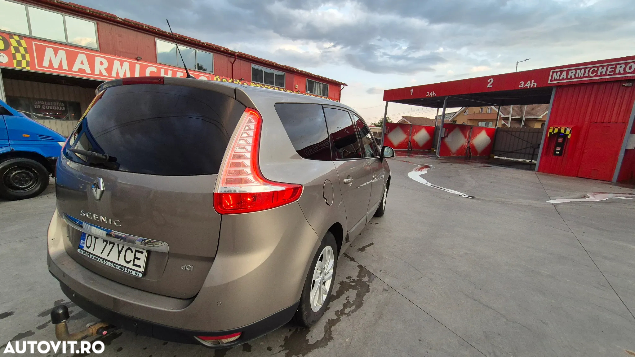 Renault Grand Scenic - 16