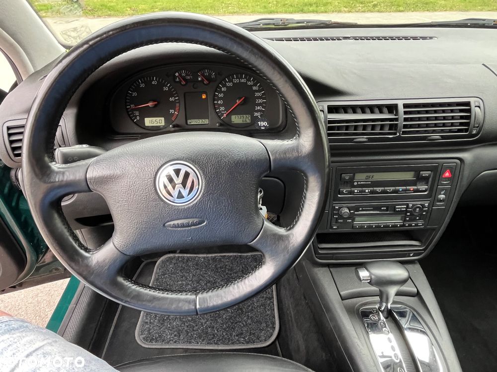 Volkswagen Passat - 16