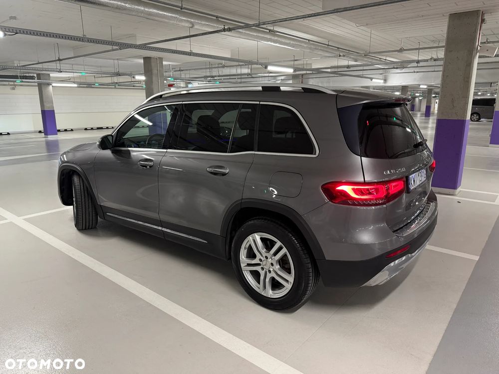 Mercedes-Benz GLB 250 4Matic 8G-DCT - 3