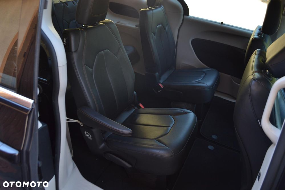 Chrysler Pacifica - 29