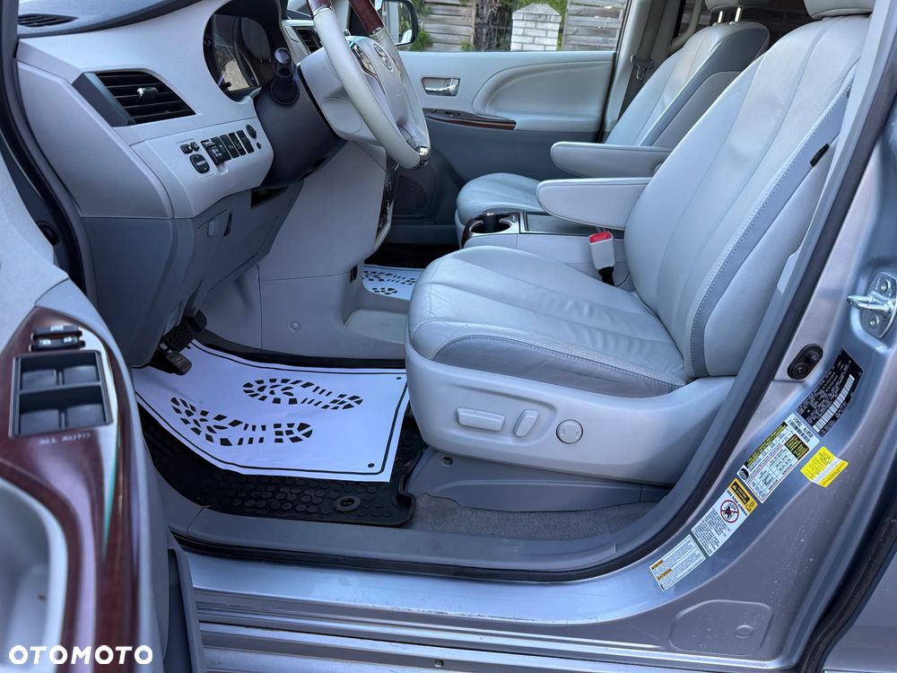 Toyota Sienna 3.5 LE AWD - 18