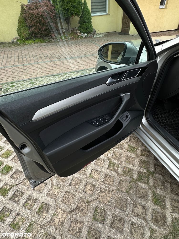 Volkswagen Passat 2.0 TDI SCR (BlueMotion Technology) 4Motion Comfortline - 16