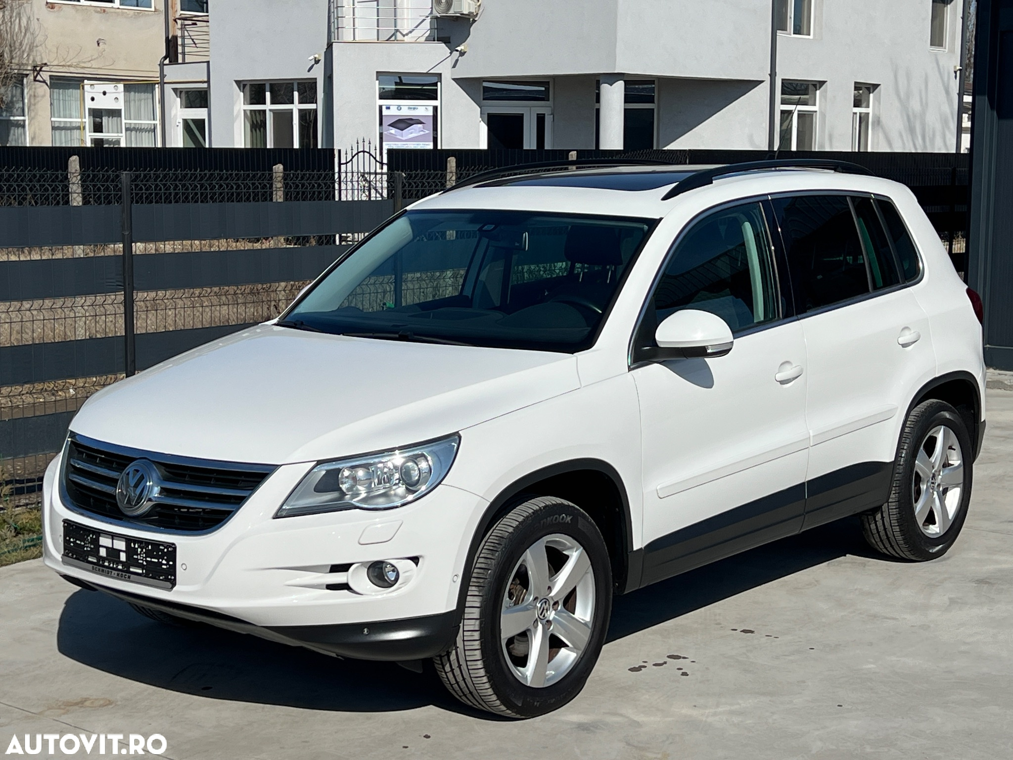 Volkswagen Tiguan - 2