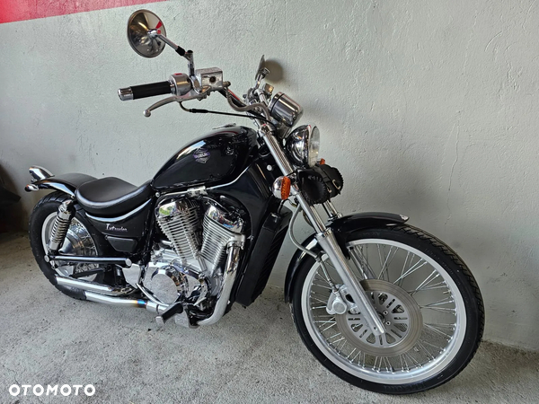 Suzuki Intruder