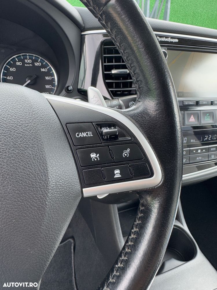 Mitsubishi Outlander 2.0 4WD Top - 19