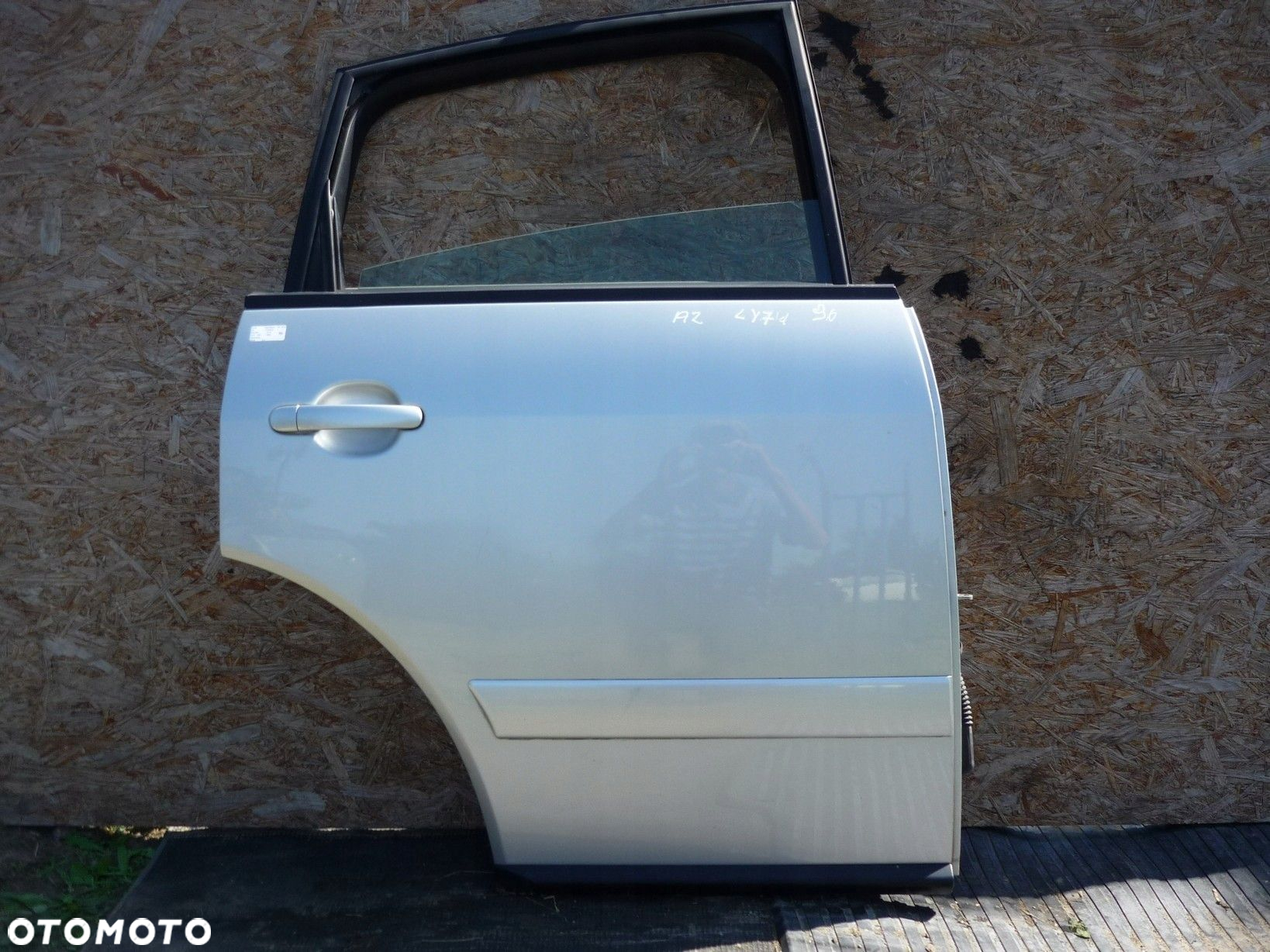 DRZWI PRAWY TYŁ LY7W AUDI A2 - 4