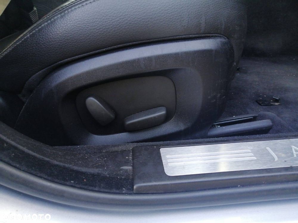 Jaguar XF 2.2 D - 13