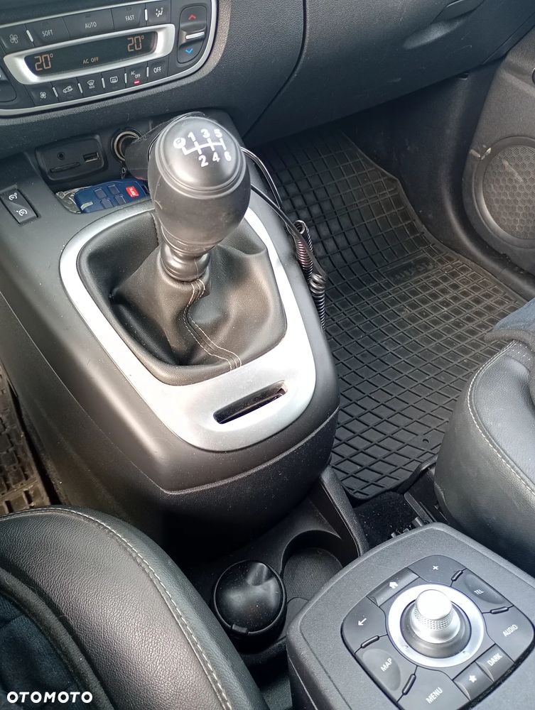 Renault Grand Scenic - 12