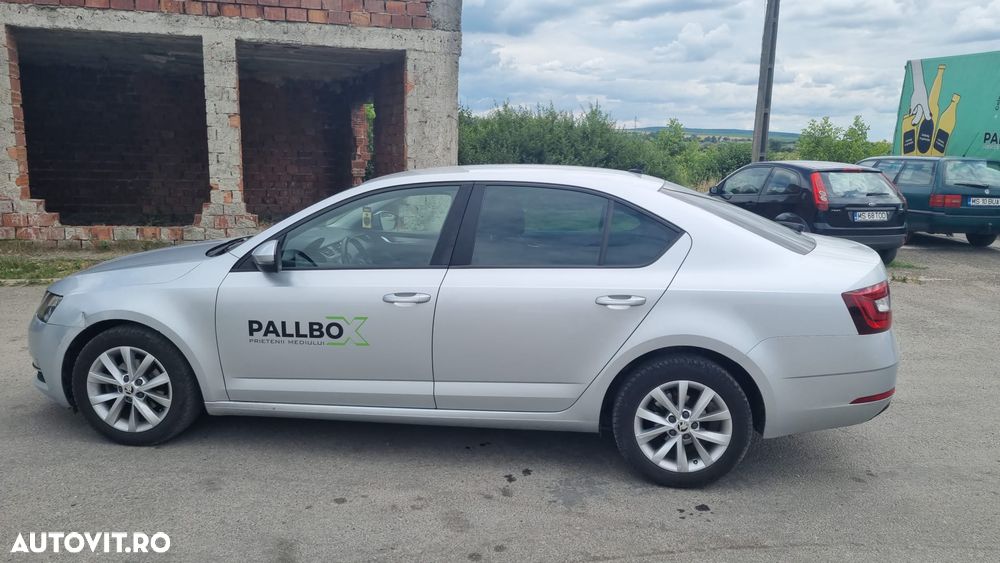 Skoda Octavia 1.6 TDI DSG Style - 4