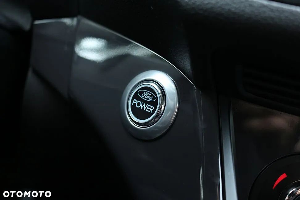 Ford Kuga 1.6 EcoBoost 2x4 Titanium - 29