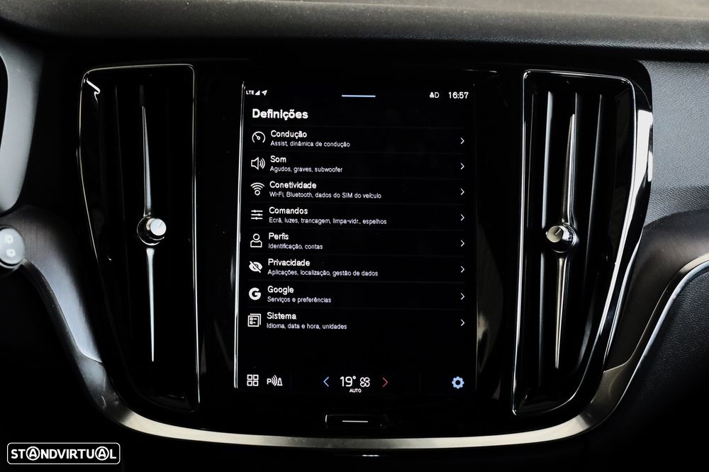 Volvo V60 2.0 T6 AWD TE Essential - 17