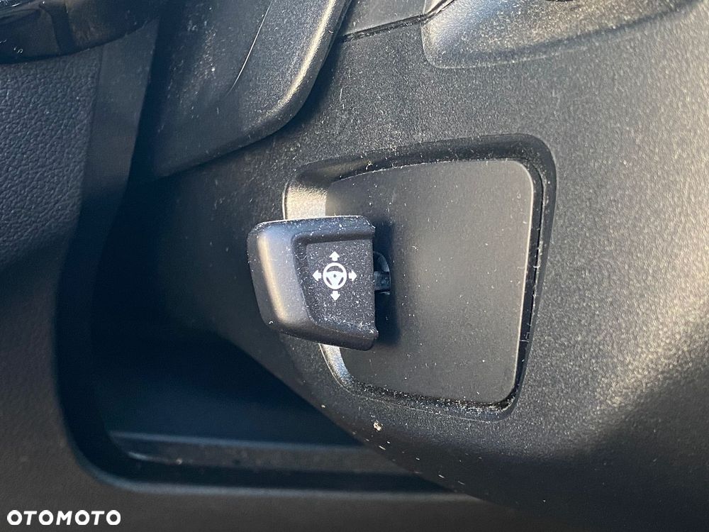 BMW Seria 5 M550i xDrive sport - 26