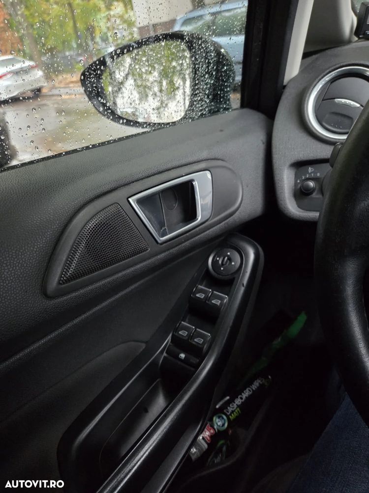 Ford Fiesta - 12