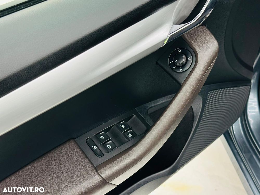 Skoda Octavia Combi 1.6 TDI DSG Premium Edition - 10