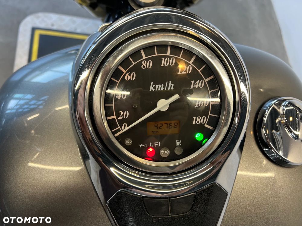 Suzuki Intruder - 32
