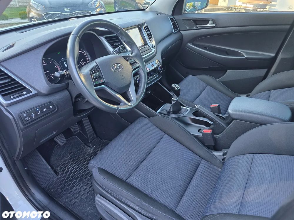 Hyundai Tucson 1.7 CRDI BlueDrive Style 2WD - 17