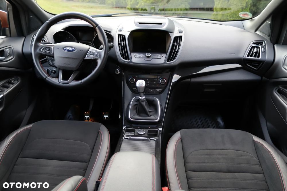 Ford Kuga 1.5 EcoBoost 2x4 ST-Line - 31