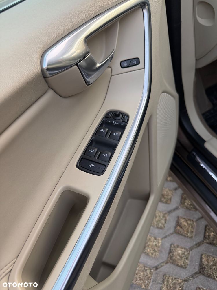 Volvo XC 60 2.4D AWD Kinetic - 14
