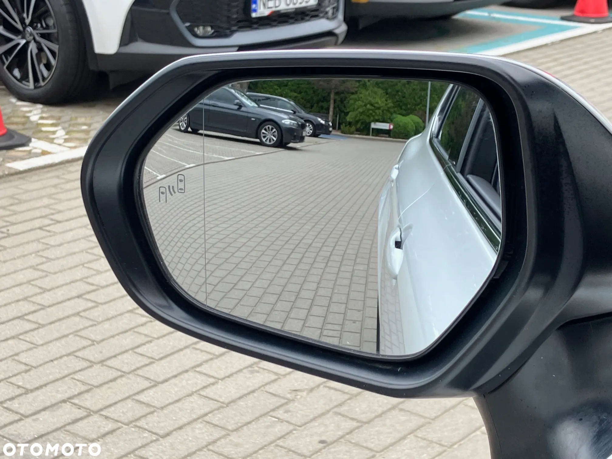 Toyota Camry 2.5 Hybrid Executive CVT - 17