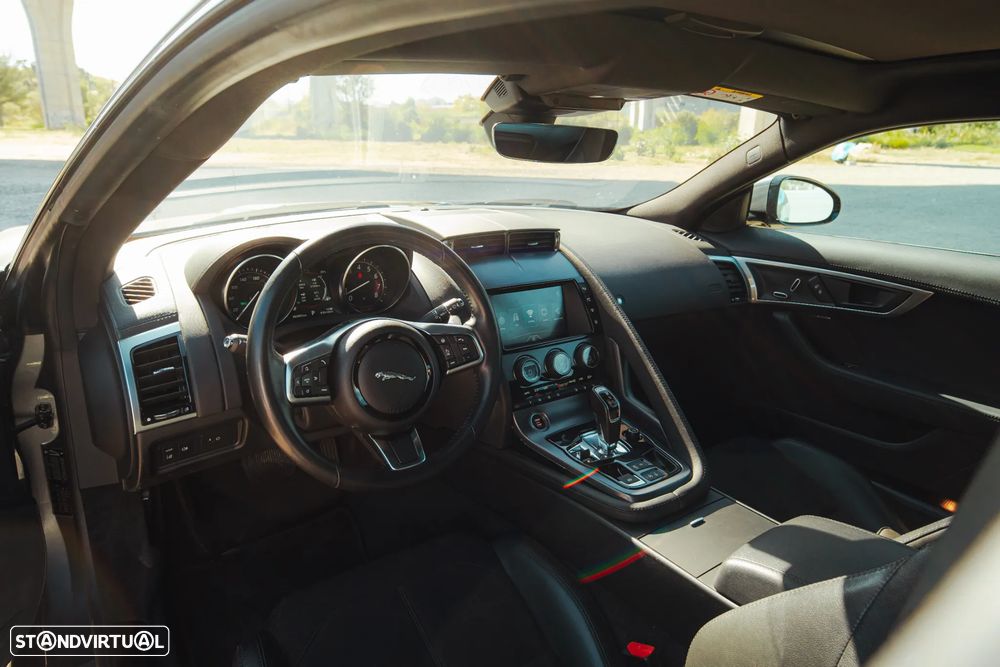 Jaguar F-Type 2.0 i4 - 18