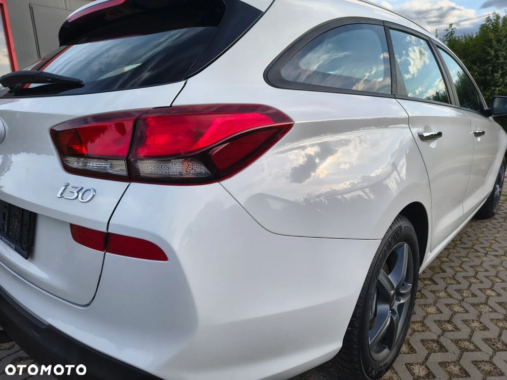 Hyundai i30 blue Kombi 1.6 CRDi Premium - 24