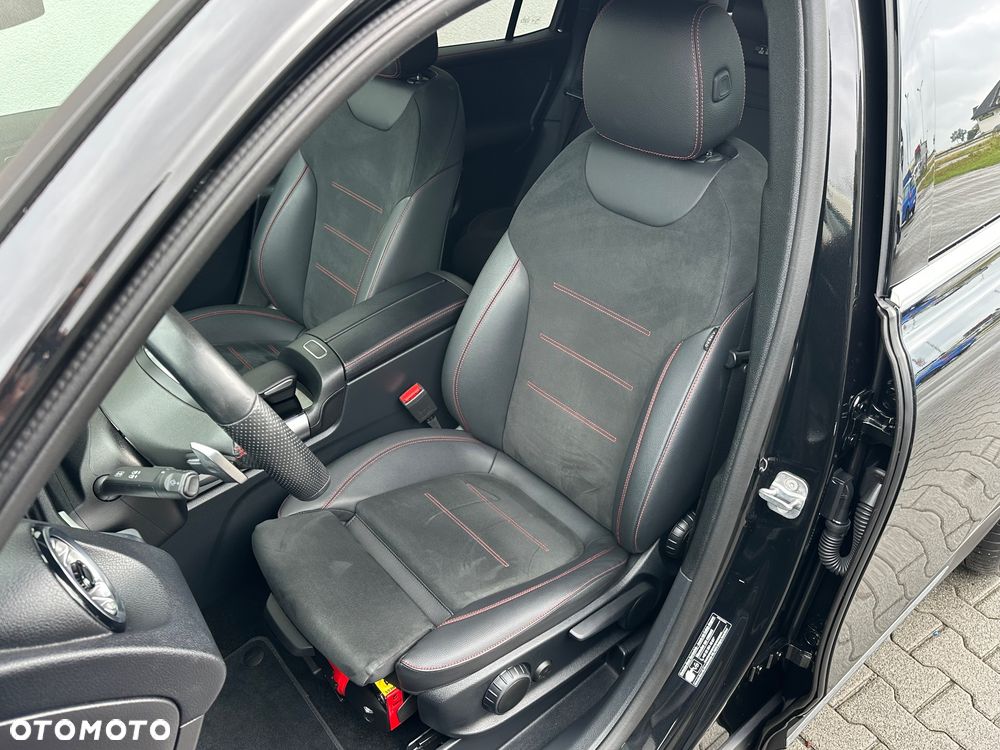 Mercedes-Benz GLB 200 4-Matic AMG Line 8G-DCT - 21