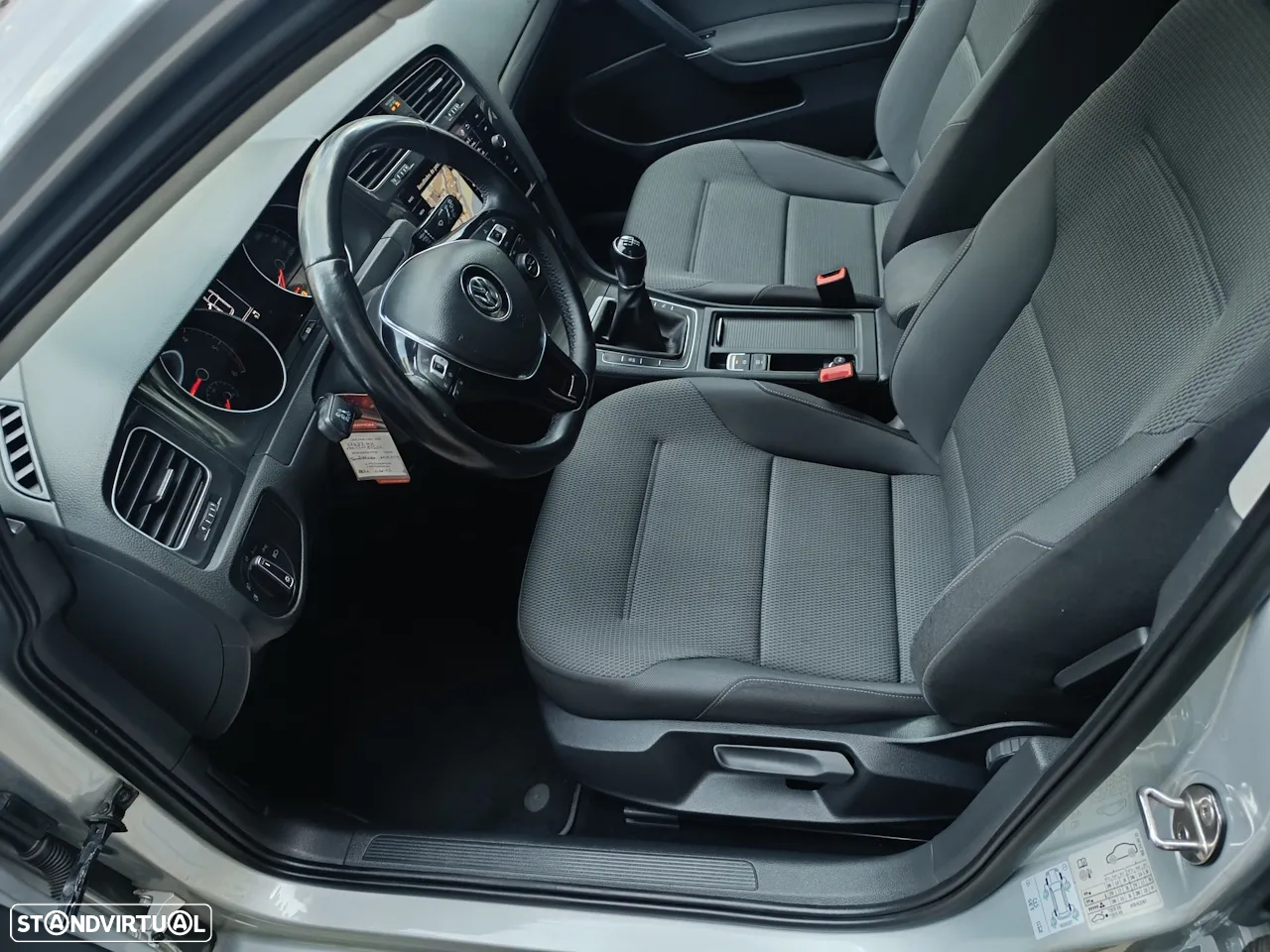 VW Golf 1.6 TDI Confortline - 9