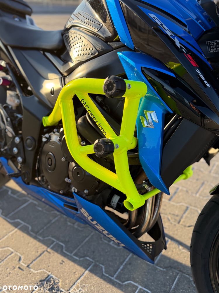 Suzuki GSX - 3