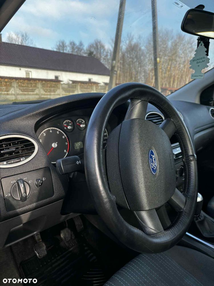 Ford Focus 1.6 Ambiente - 10