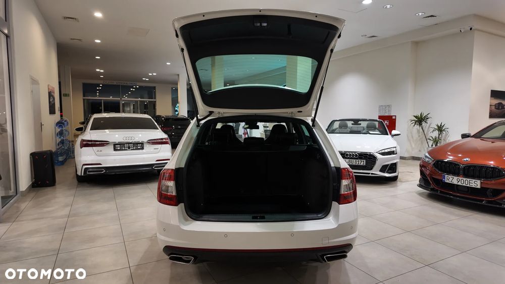 Skoda Octavia 2.0 TDI DSG RS - 40