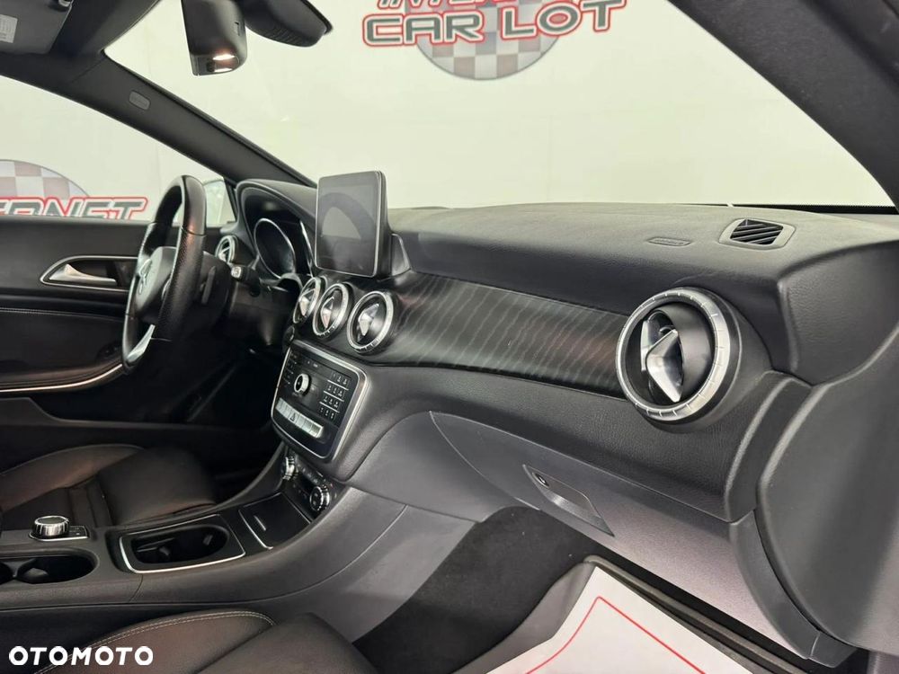 Mercedes-Benz CLA 250 4Matic 7G-DCT - 13