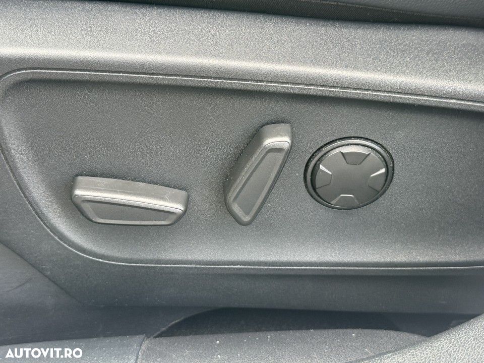 Ford Kuga - 30