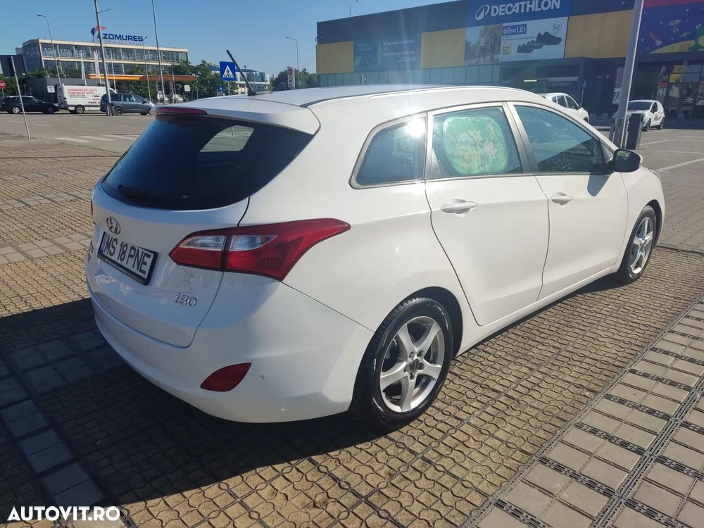 Hyundai i30 i30cw 1.6 CRDi Fifa World Cup Edition - 6