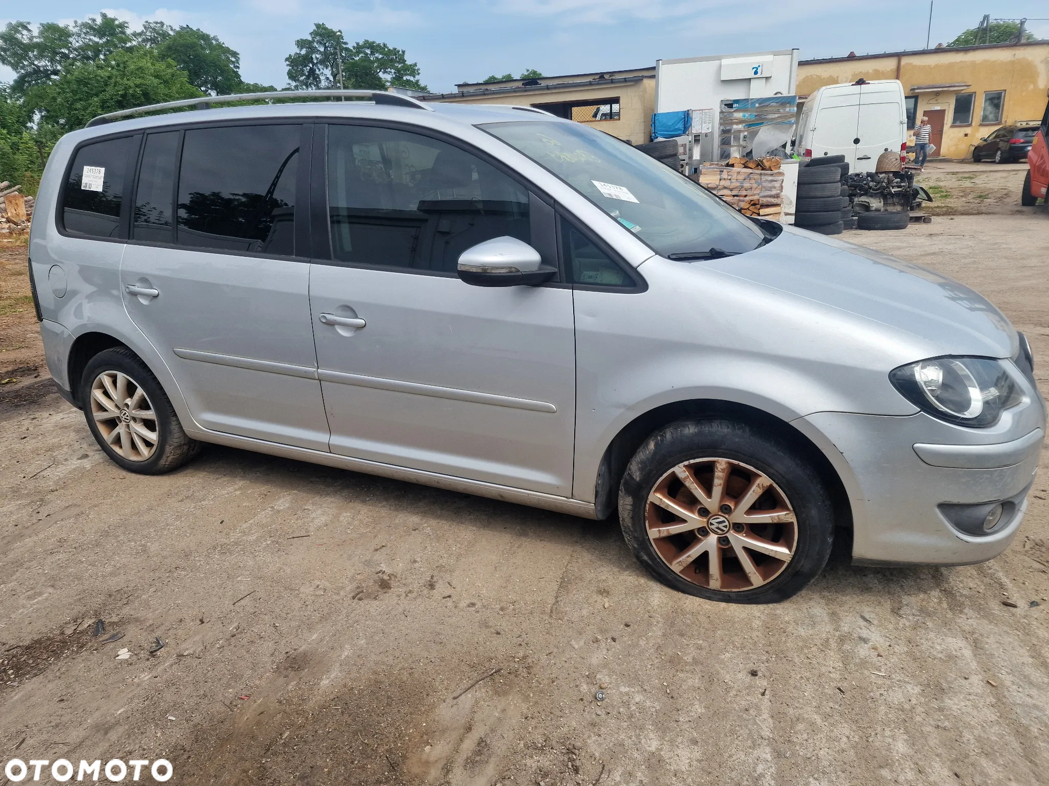Volkswagen Touran 2.0 TDI DPF BlueMotion Technology Comfortline - 12