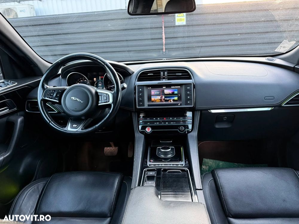 Jaguar F-Pace D300 AWD R-Dynamic HSE 90th Anniversary Edition - 14