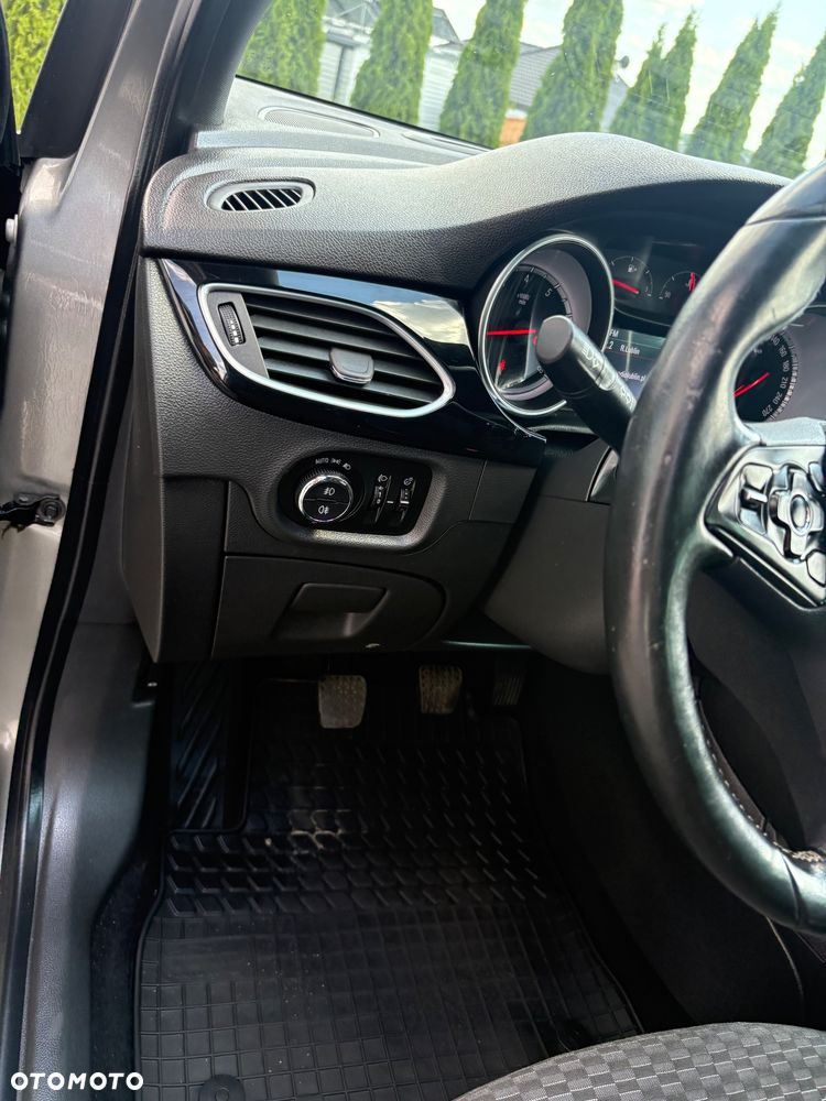 Opel Astra 1.4 Turbo Start/Stop Dynamic - 19