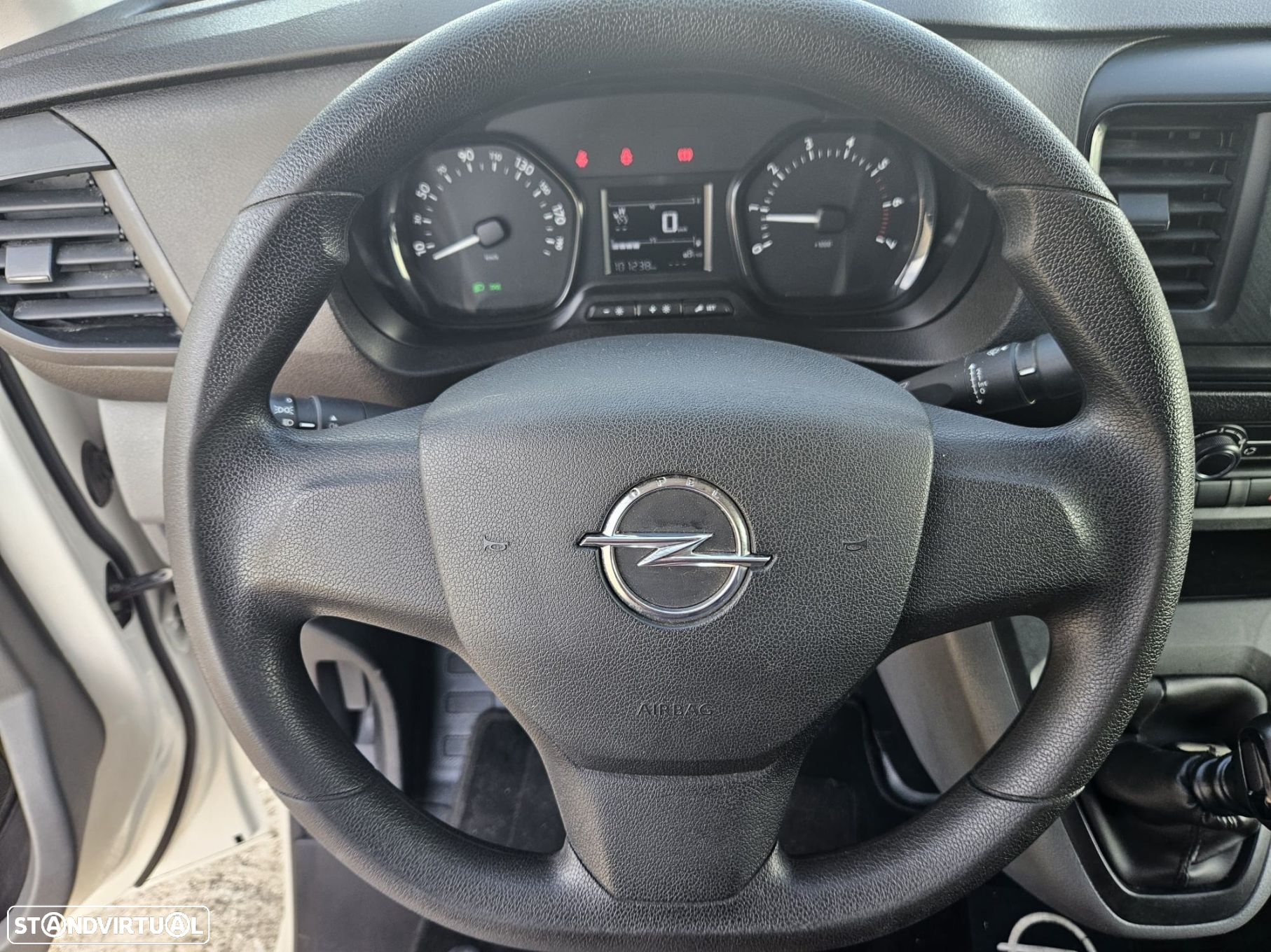Opel Vivaro 1.5 CDTi L2H1 Essentia - 11