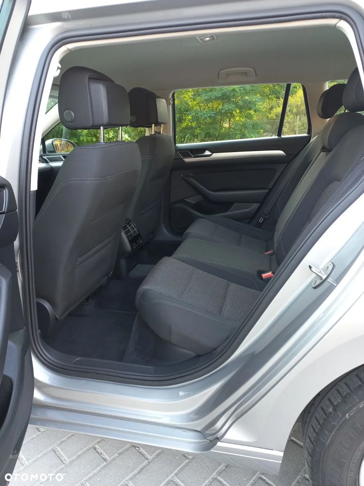 Volkswagen Passat Variant - 13