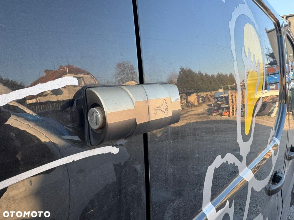 Renault Trafic 2.0 DCI Klimatyzacja! Mały przebieg! - 19