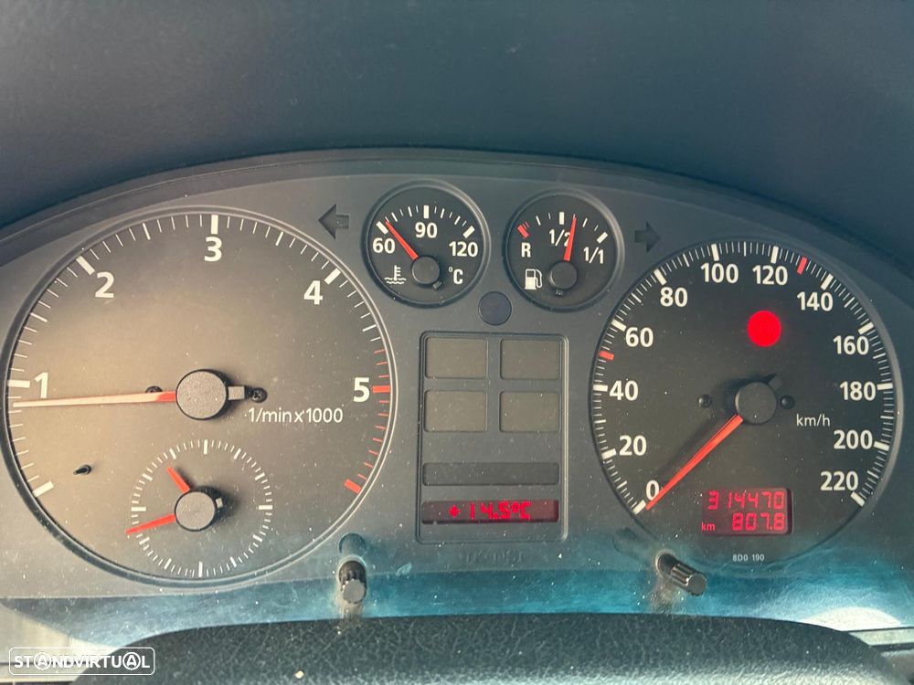 Audi A4 1.9 TDI Confort - 3