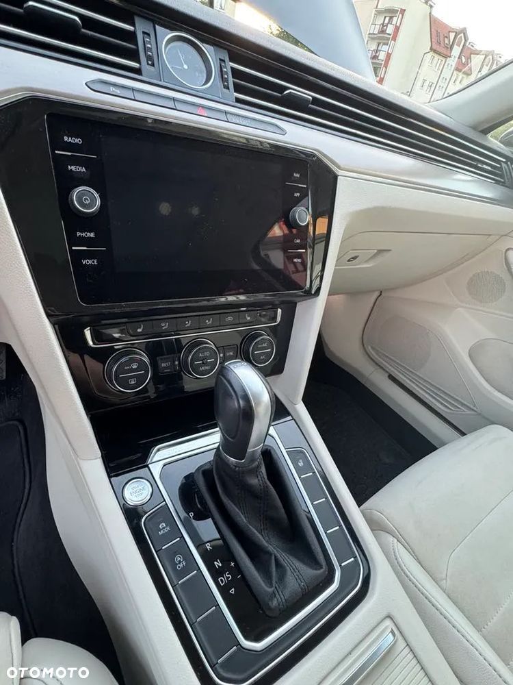 Volkswagen Passat 2.0 TDI BMT Highline DSG - 11