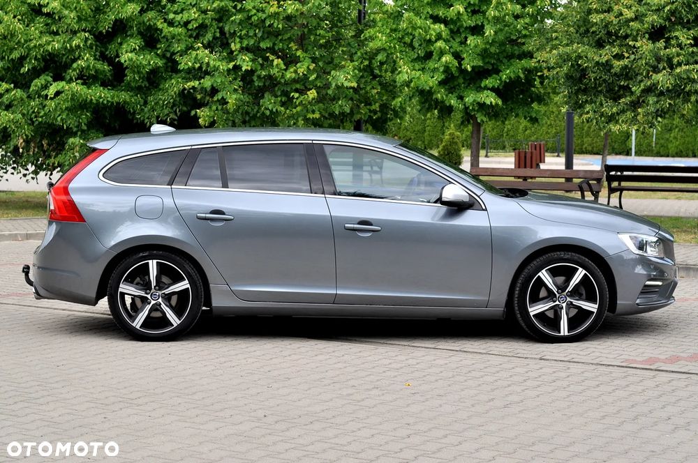 Volvo V60 D4 Geartronic R-Design - 12