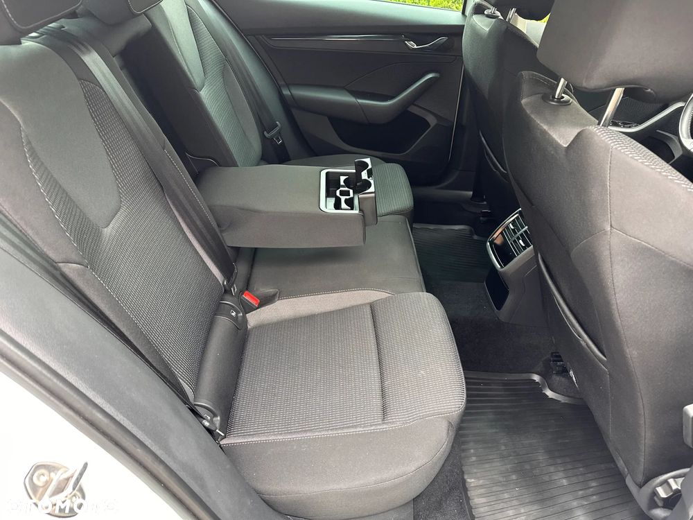 Skoda Octavia 2.0 TDI Ambition DSG - 24