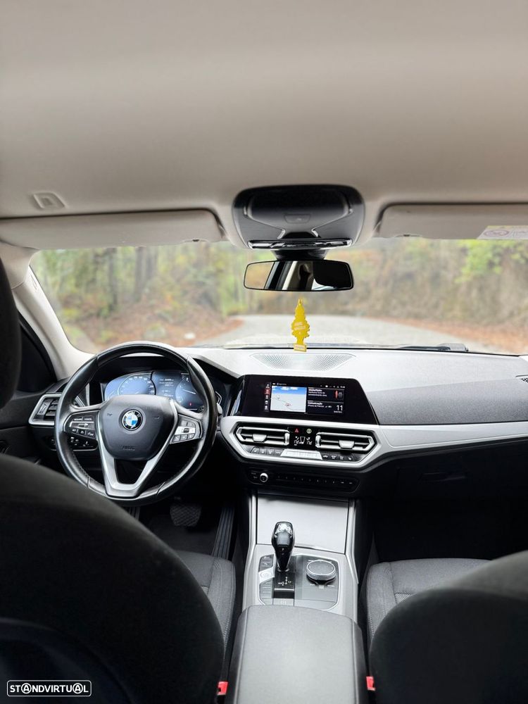 BMW 318 d Touring Line Sport Auto - 24