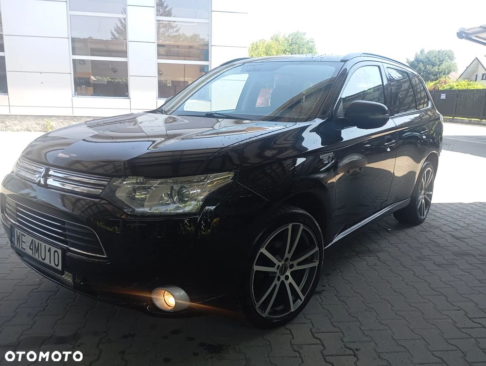 Mitsubishi Outlander Instyle NAVI + - 7