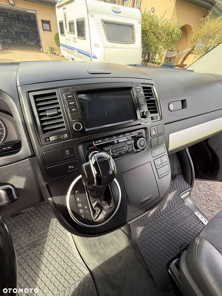 Volkswagen Multivan - 24