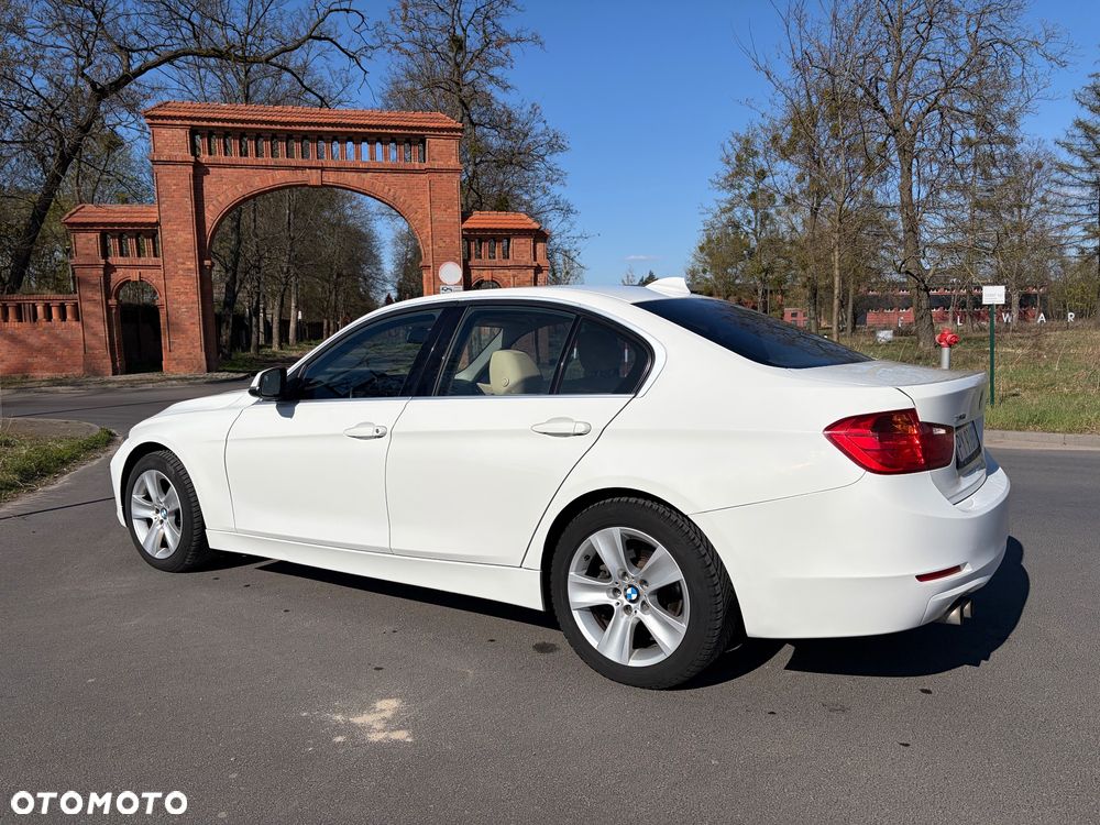 BMW Seria 3 328i xDrive - 10