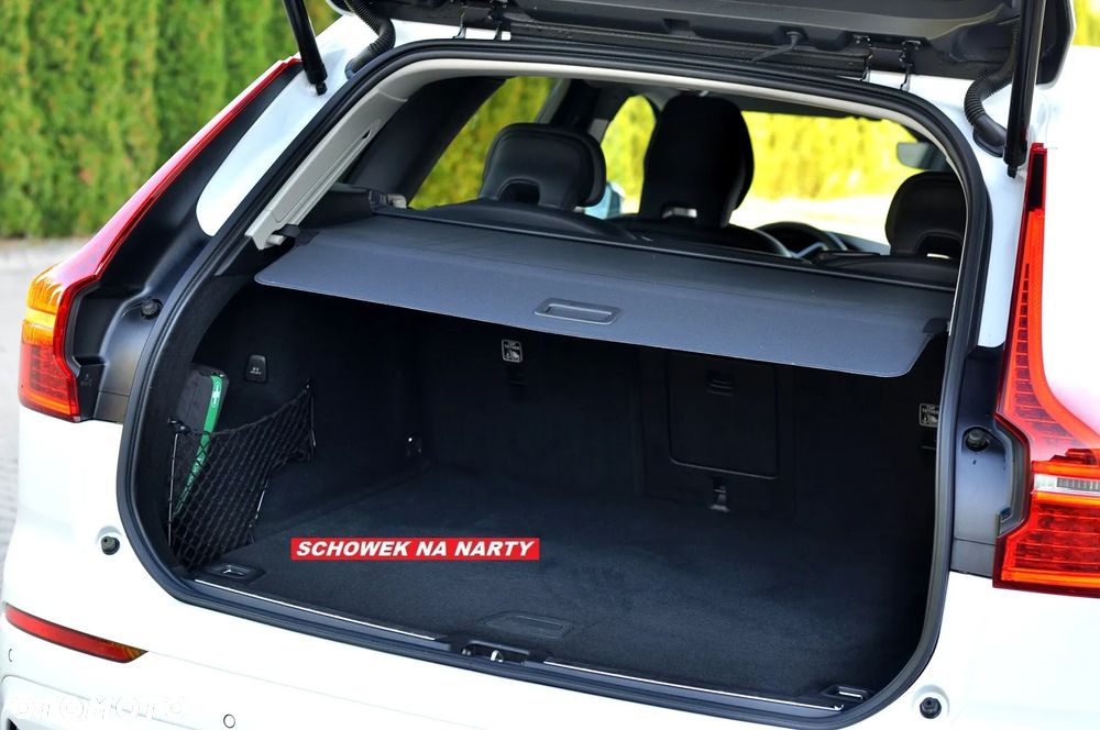 Volvo XC 60 B4 D Plus Dark - 19