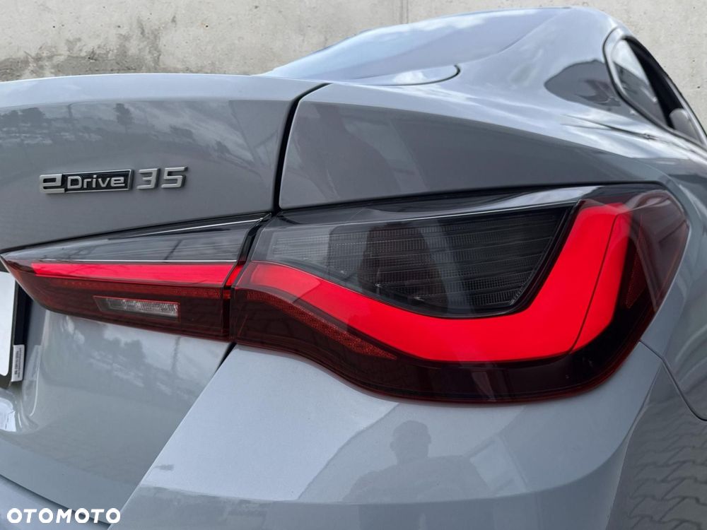 BMW i4 - 22