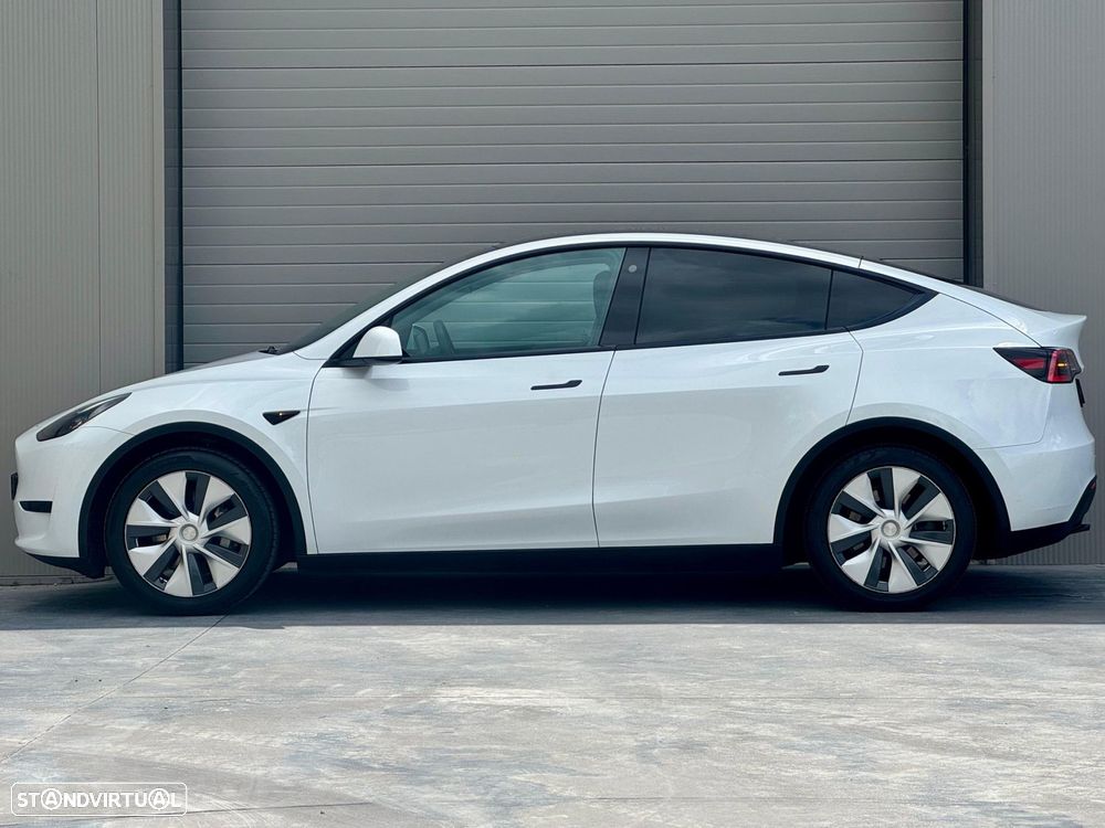 Tesla Model Y Standard Long Range RWD - 24